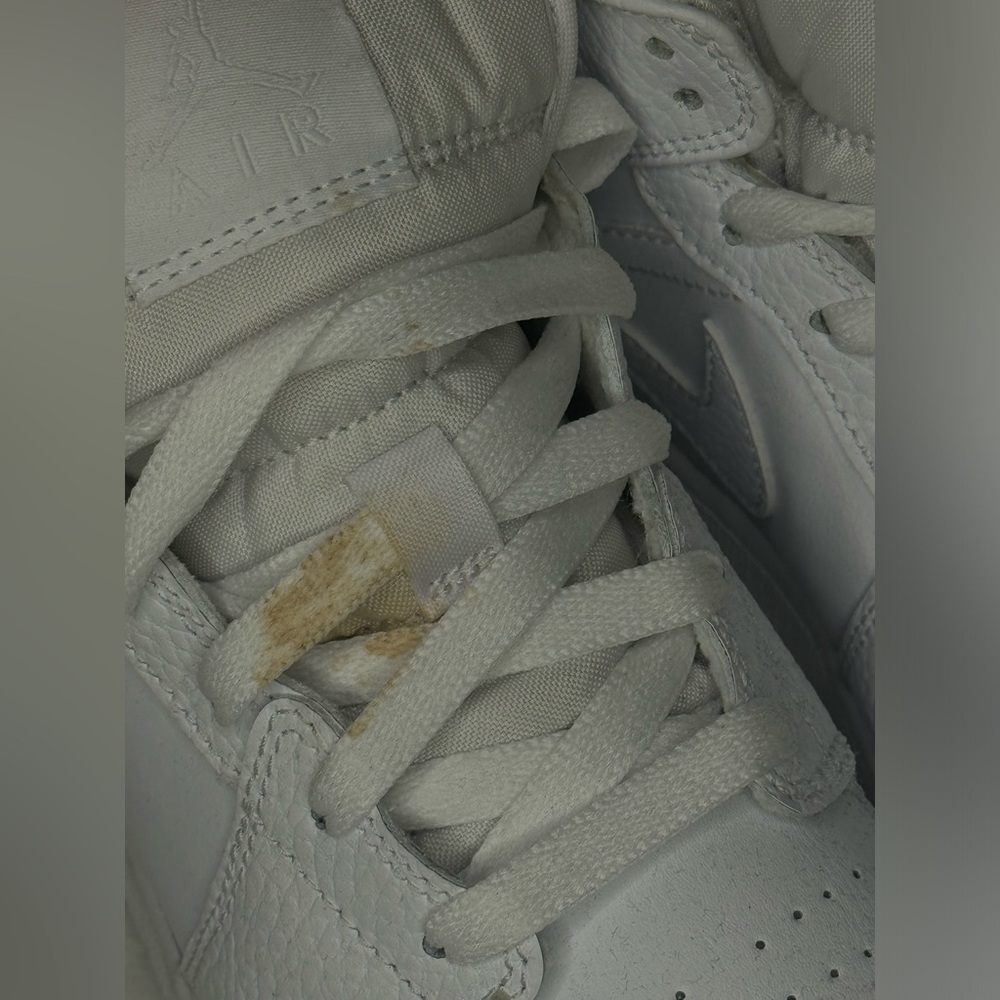NWOT - AIR JORDAN 1 Mid Triple White Tumbled Leather Nike Size 4.5Y Sneaker Shoe - Picture 8 of 8